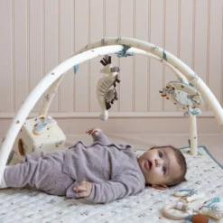 Cam Cam Spielbogen „Bicycles“ – Weiches und flexibles Baby Gym