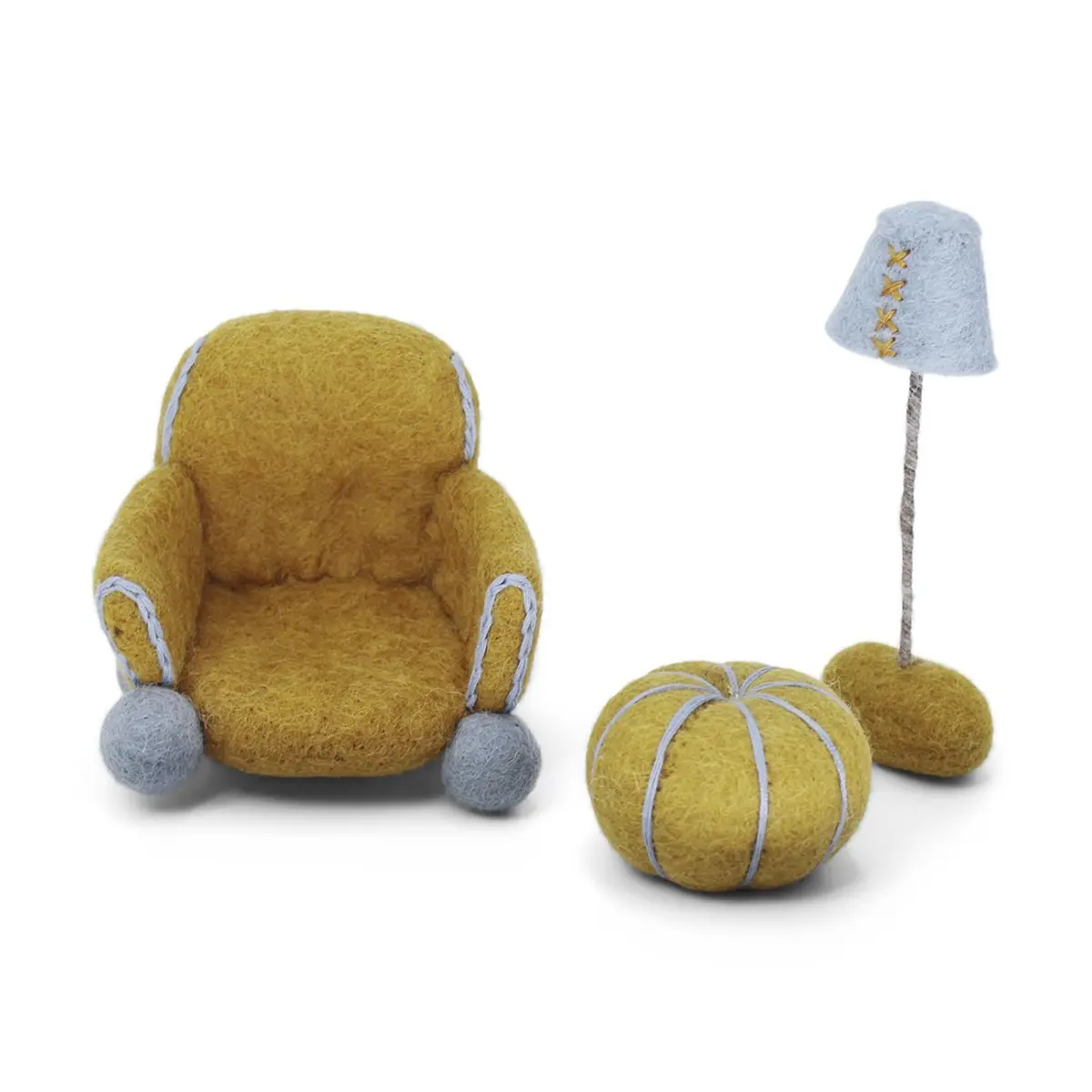 Gry & Sif Puppenhaus Kollektion „Sessel, Hocker und Stehlampe“