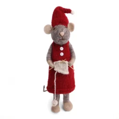 Gry & Sif Weihnachtsmaus „graue Maus / rotes Kleid und Strickzeug“ 60cm