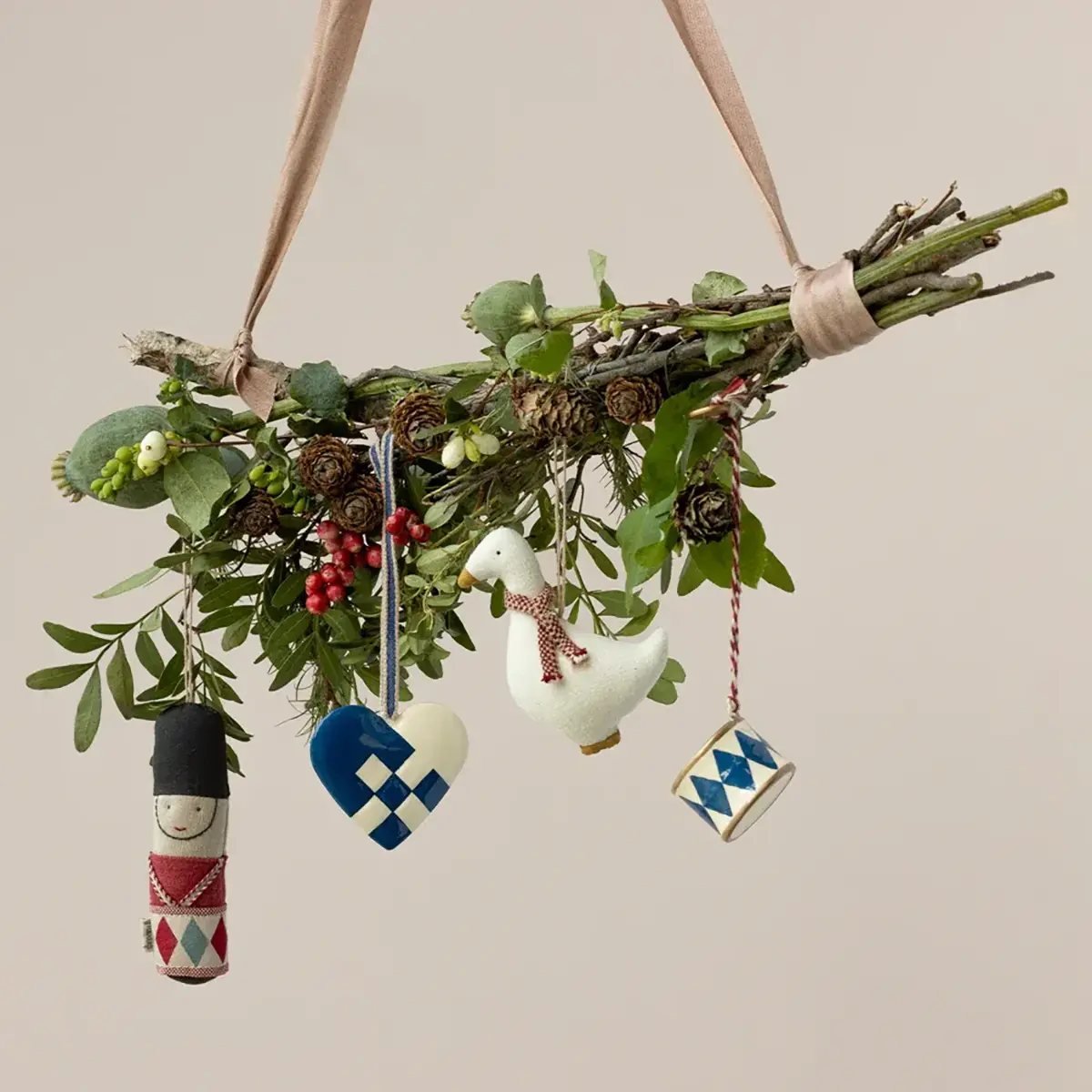 Maileg Weihnachtsbaumschmuck 2er-Set Metall Trommel „dunkelblau“ 2,5cm