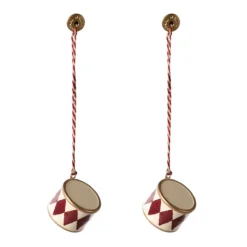 Maileg Weihnachtsbaumschmuck 2er-Set Metall Trommel „rot“ 2,5cm