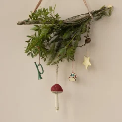 Maileg Weihnachtsbaumschmuck Metallornament Trompete „dunkelgrün“, mit Box