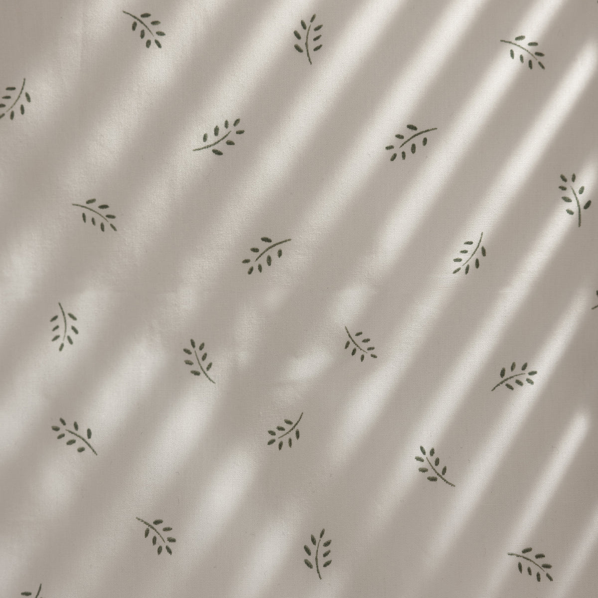 Sebra Baby-Bettwäsche „Sophora Leaves“, Perkal, 100x70cm / 45x40cm