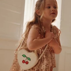 Konges Sløjd Herz-Pailettentasche für Kinder „Tut / Buttercreme“