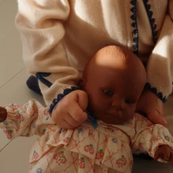 Konges Sløjd Puppen-Kleidung „Fleur Decor“ für 42cm Puppen