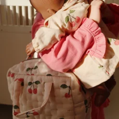 Konges Sløjd Puppen-Kleidung „Ma Grande Cerise“ für 42cm Puppen