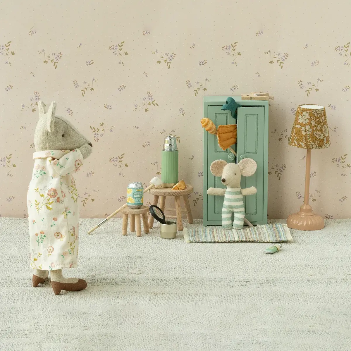 Maileg Kleiderschrank aus Holz, Maus, rosa, H14cm – Bild 5