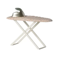 Maileg Puppenhaus Bügeleisen und Bügelbrett-Set, Maus, 8x12cm