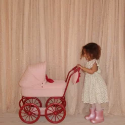 Konges Sløjd Minnie Puppenwagen Lulu „Strawberry Ice“, niedrige Version