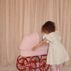 Konges Sløjd Minnie Puppenwagen Lulu „Strawberry Ice“, niedrige Version