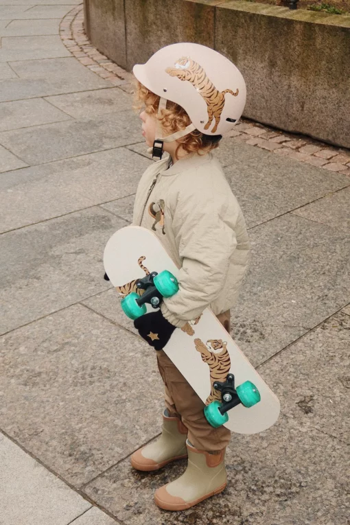 Konges Sløjd Skateboard „Lemon“ mit Leuchträdern – Bild 8