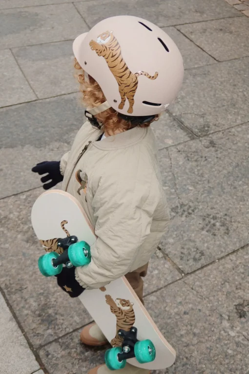 Konges Sløjd Skateboard „Lemon“ mit Leuchträdern – Bild 7