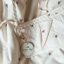 Konges Sløjd Betttasche „Cherry“, 34x17cm