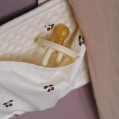 Konges Sløjd Betttasche „Cherry“, 34x17cm