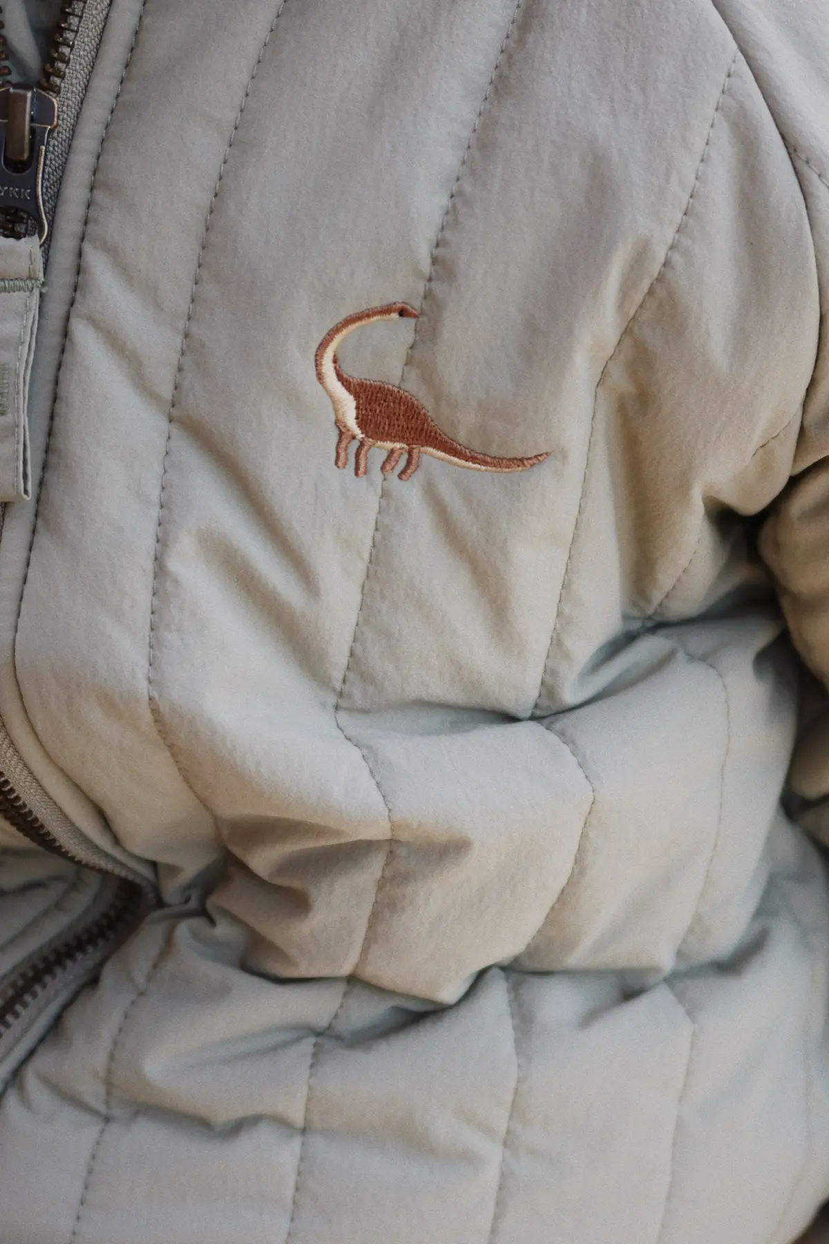DELISTED Konges Sløjd Bomberjacke Juno „Laurel Oak / Dino“ Gr. 92 – Bild 8