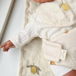 Konges Sløjd Puppen-Wickelset „Lemon“ für 42cm Puppen