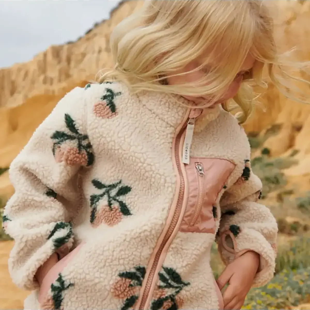 Liewood Nolan Sherpa Jacke für Kinder „Peach / Sea shell“