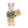Gry & Sif Hasenfamilie „weißer Hase mit blauer Jacke und Narzissen“ H11cm