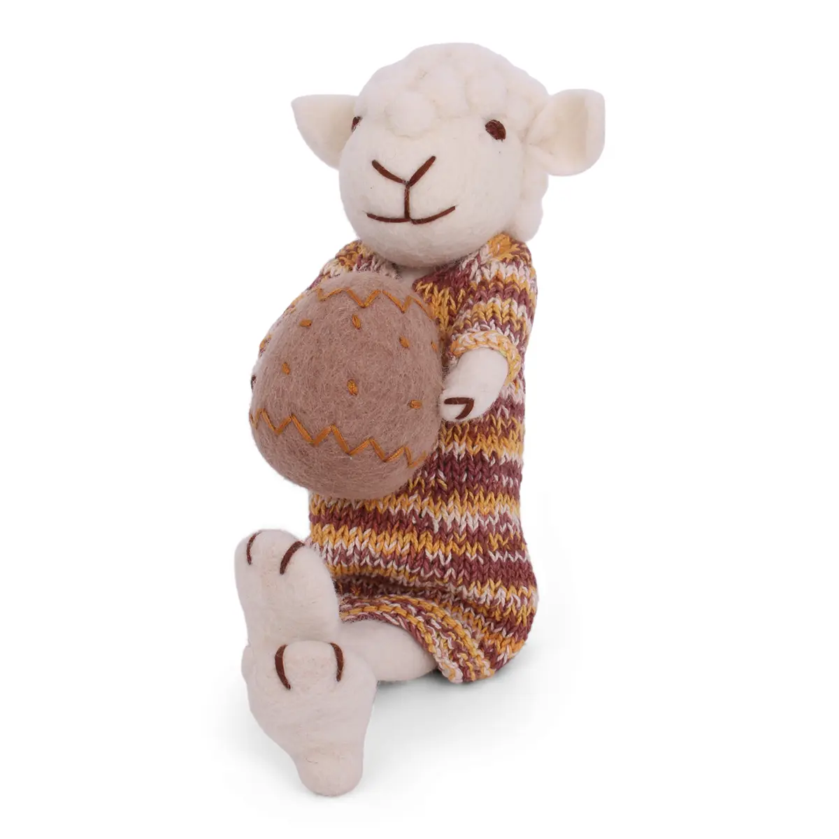 Gry & Sif Schaffamilie „weißes Schaf mit buntem Kleid und Osterei“ H27cm