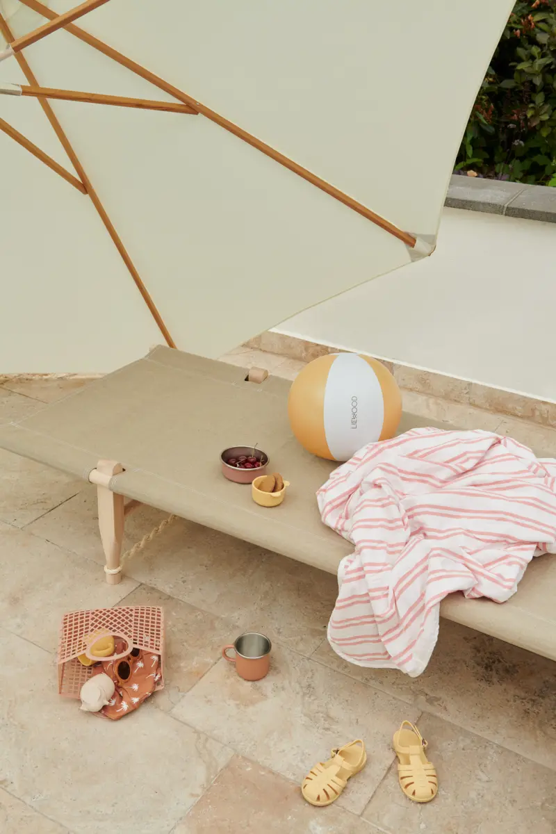 Liewood Kapuzenhandtuch Mie „Creme de la creme : Apple red“, 100x100cm