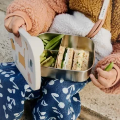 Liewood Arthur Lunchbox „Cats and Dogs : Sandy“, Edelstahl mit Silikon-Deckel