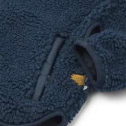 Liewood Mara Sherpa Jacke mit Kapuze „Rocket : Classic navy : Embroidery“
