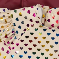 Konges Sløjd Lätzchen-Set mit Rüschen „Coeur Glitter / Sangria“