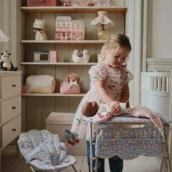 Konges Sløjd Puppen Babywippe „Cameo Rose“ für 40cm-Puppen