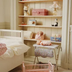Konges Sløjd Puppenbett „pink“, FSC®-Holz