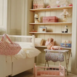 Konges Sløjd Puppenbett „pink“, FSC®-Holz