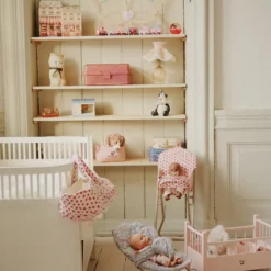 Konges Sløjd Puppenbett „pink“, FSC®-Holz