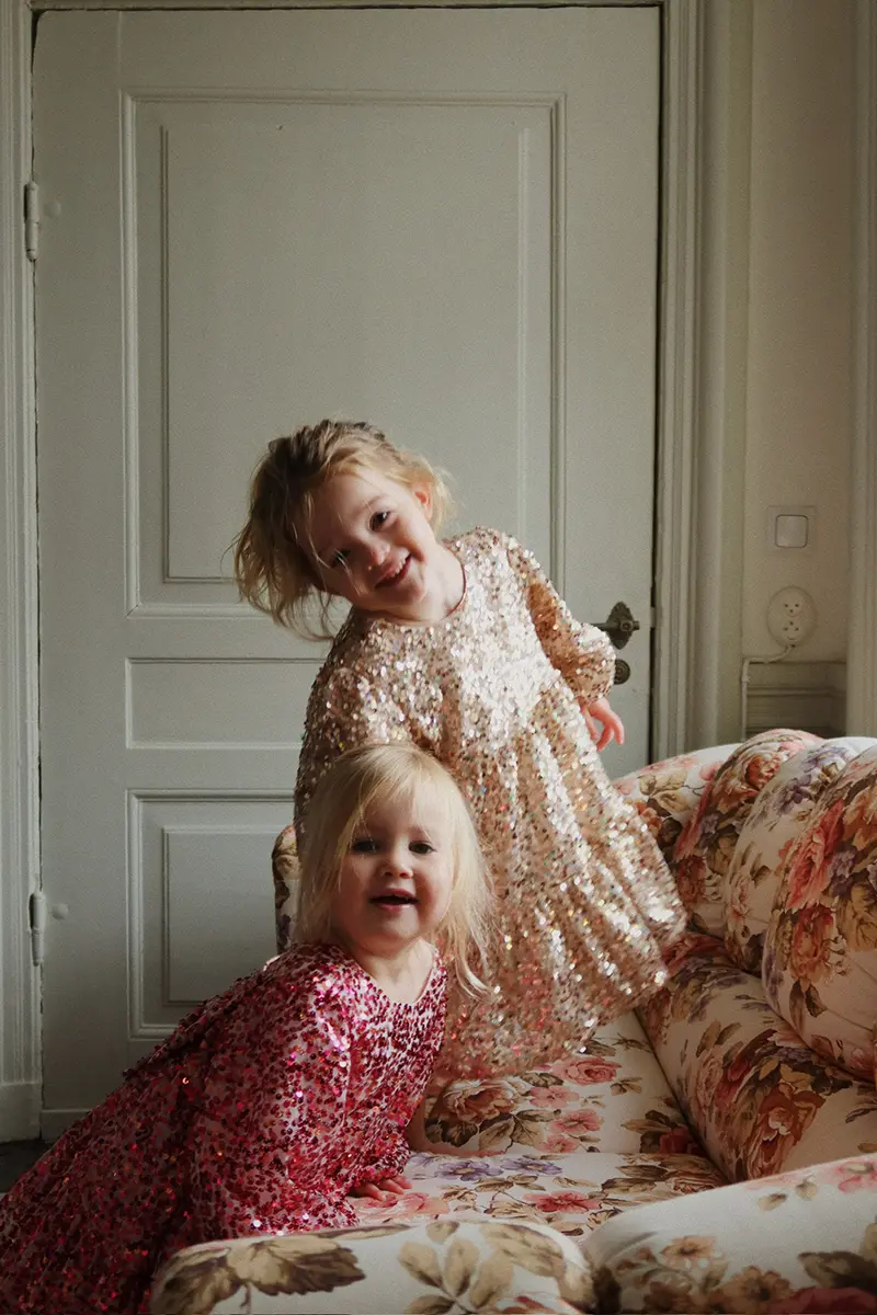 Konges Sløjd Pailletten-Kleid Lila „Gold Glitter“ Gr. 86, 92, 104-128 – Bild 4