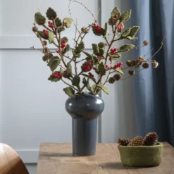 Gry & Sif Filzblumen Zweig „Stechpalme, groß“ 60cm