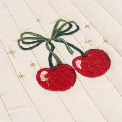 Konges Sløjd Weihnachtsstrumpf „Christmas Cherry“, 44x31cm