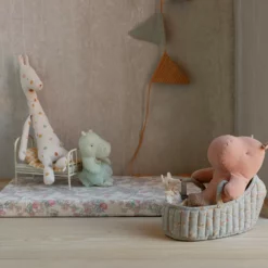 Maileg Safari Friends, Nilpferd mit Rock, Klein - mint, H23cm