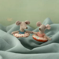 Maileg Strandmaus mit Schwimmring, kleine Schwester
