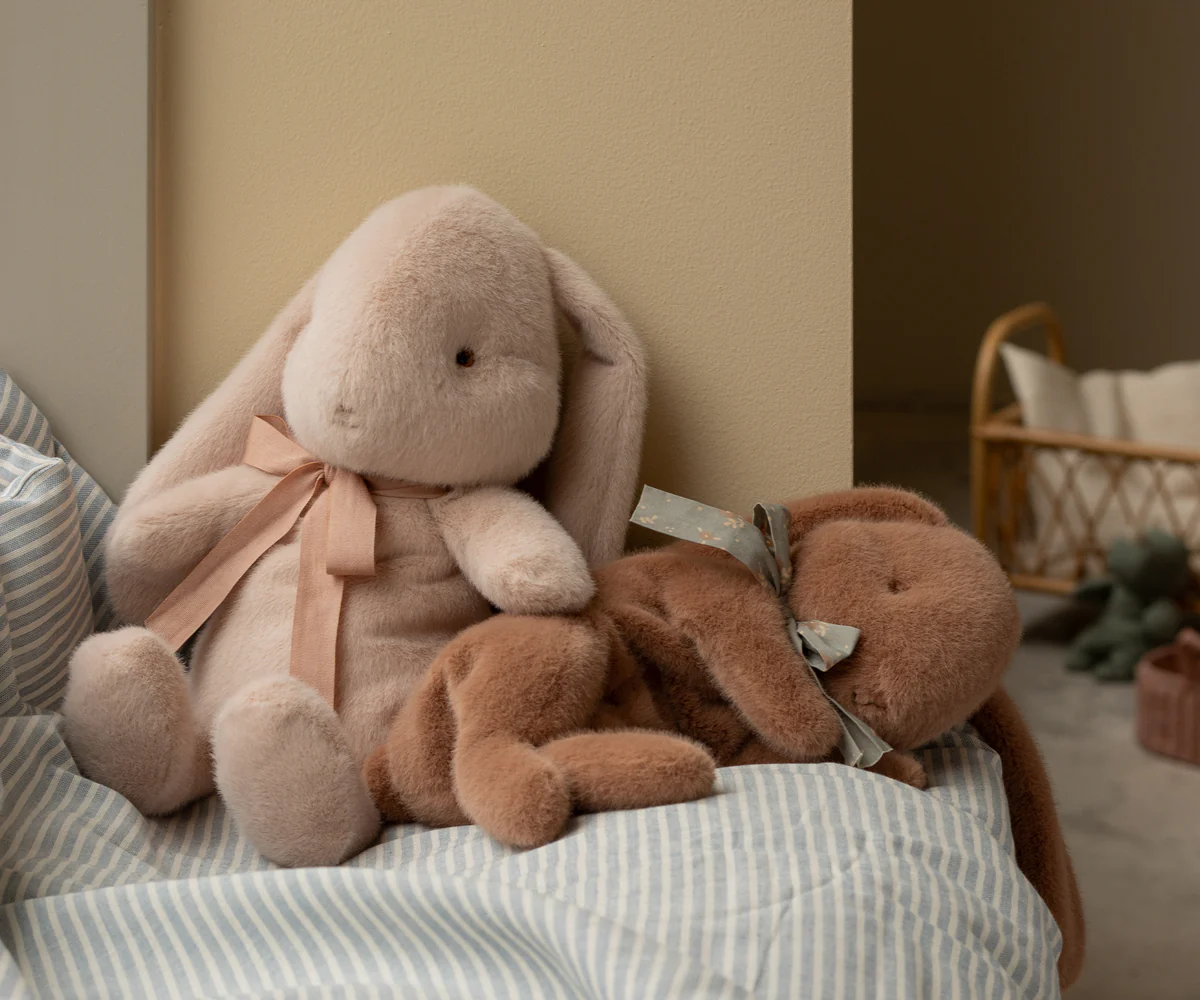 Maileg schlafender Hase Plüsch, Klein - hellbraun, L28cm 1