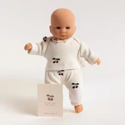 Konges Sløjd Mini-Puppe „Meine erste Puppe / Cherry“, H21cm, Modell 2026