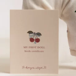 Konges Sløjd Mini-Puppe „Meine erste Puppe / Cherry“, H21cm, Modell 2026