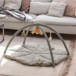 Sebra Aktivitäts-Spieldecke mit Spielbogen, „Woodland“, Ø95cm