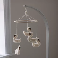 Sebra Babymobile „Schwäne“