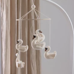 Sebra Babymobile „Schwäne“