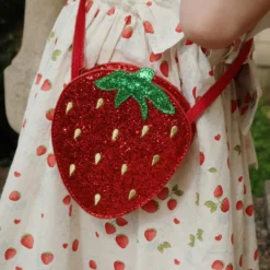 Konges Sløjd Glitzer-Schultertasche Erdbeere für Kinder „Tut / Barbados Cherry“