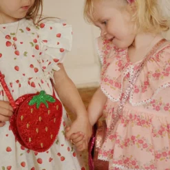 Konges Sløjd Glitzer-Schultertasche Erdbeere für Kinder „Tut / Barbados Cherry“