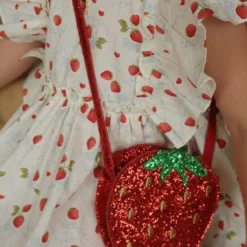 Konges Sløjd Glitzer-Schultertasche Erdbeere für Kinder „Tut / Barbados Cherry“