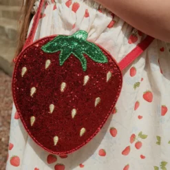 Konges Sløjd Glitzer-Schultertasche Erdbeere für Kinder „Tut / Barbados Cherry“