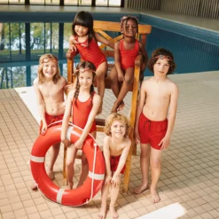 Liewood Aiden Kinder-Badeshorts „Apple red“