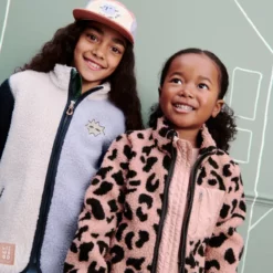 Liewood Nolan Sherpa Jacke für Kinder „Mega leo / Pale tuscany“
