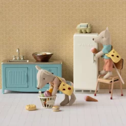 Maileg Puppenkleidungs-Set Shirt, Rock und Tasche für kleine Schwester Maus