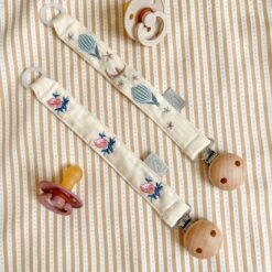 Cam Cam bestickte Schnullerkette „Dreamland“, GOTS